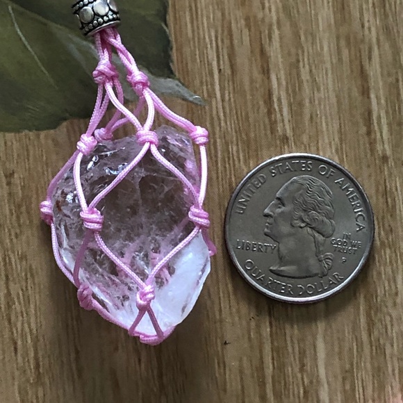 Raw crystal quartz necklace handmade macrame pouch crystal clear stone chunky - Picture 3 of 6